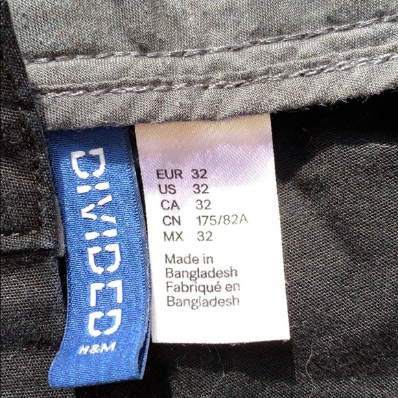 H&M black buttonfly shorts size 32 - Picture 3 of 4